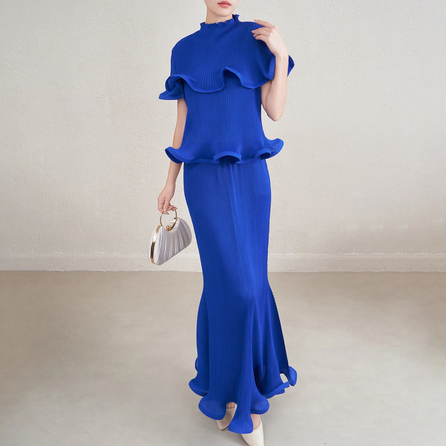 

Miyake Pleated Women's Two Pieces Set High-End Fashion Stringy Selvedge Design Short Sleeve T-Shirt + Elastic Waist Long Skirt