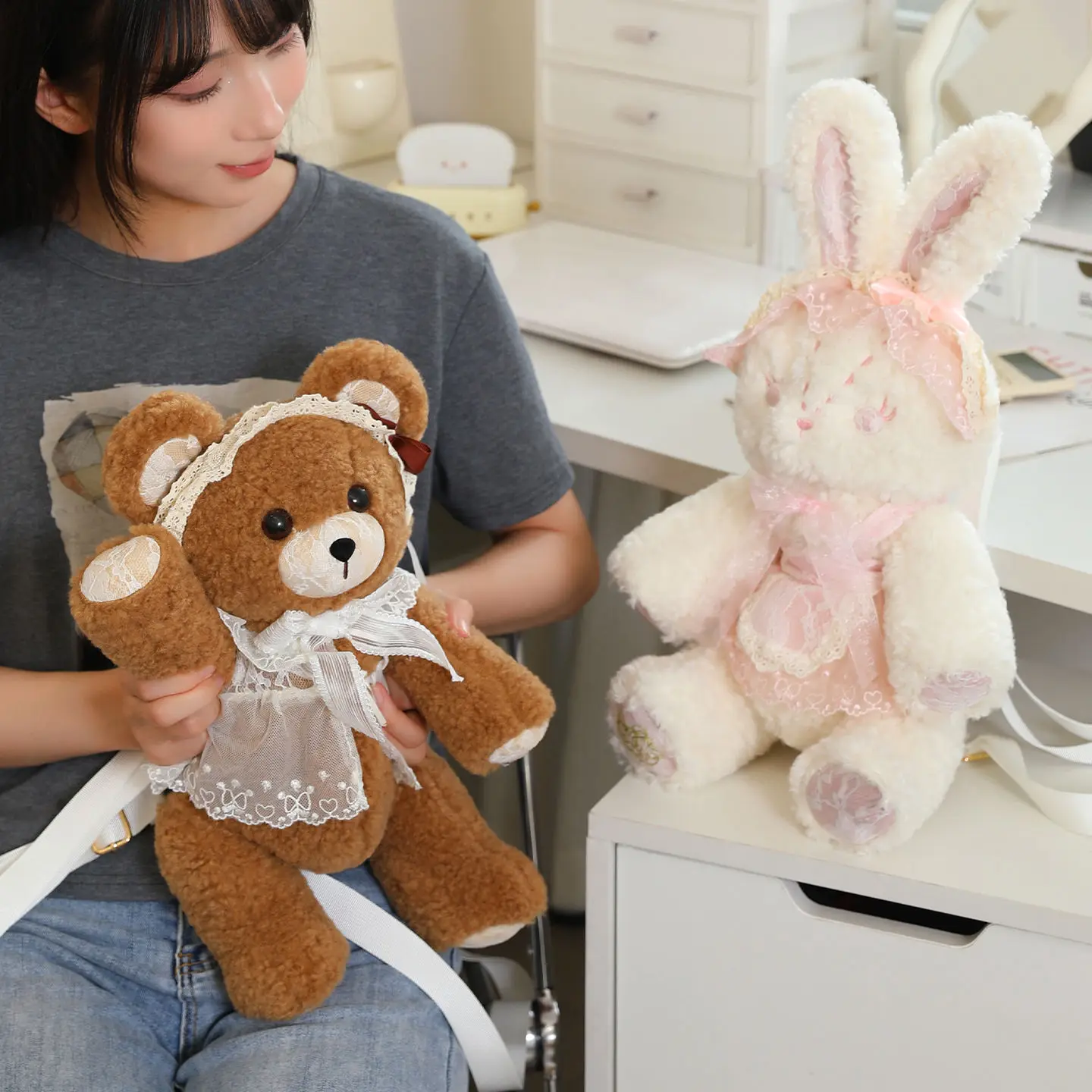 กระเป๋าเป้กระต่ายโลลิต้าน่ารัก กระเป๋าเป้หมีน่ารัก ตุ๊กตาสัตว์ กระเป๋าขนนุ่ม ข้อต่อขยับได้ ของขวัญวันเกิด/คริสต์มาสสำหรับเด็ก