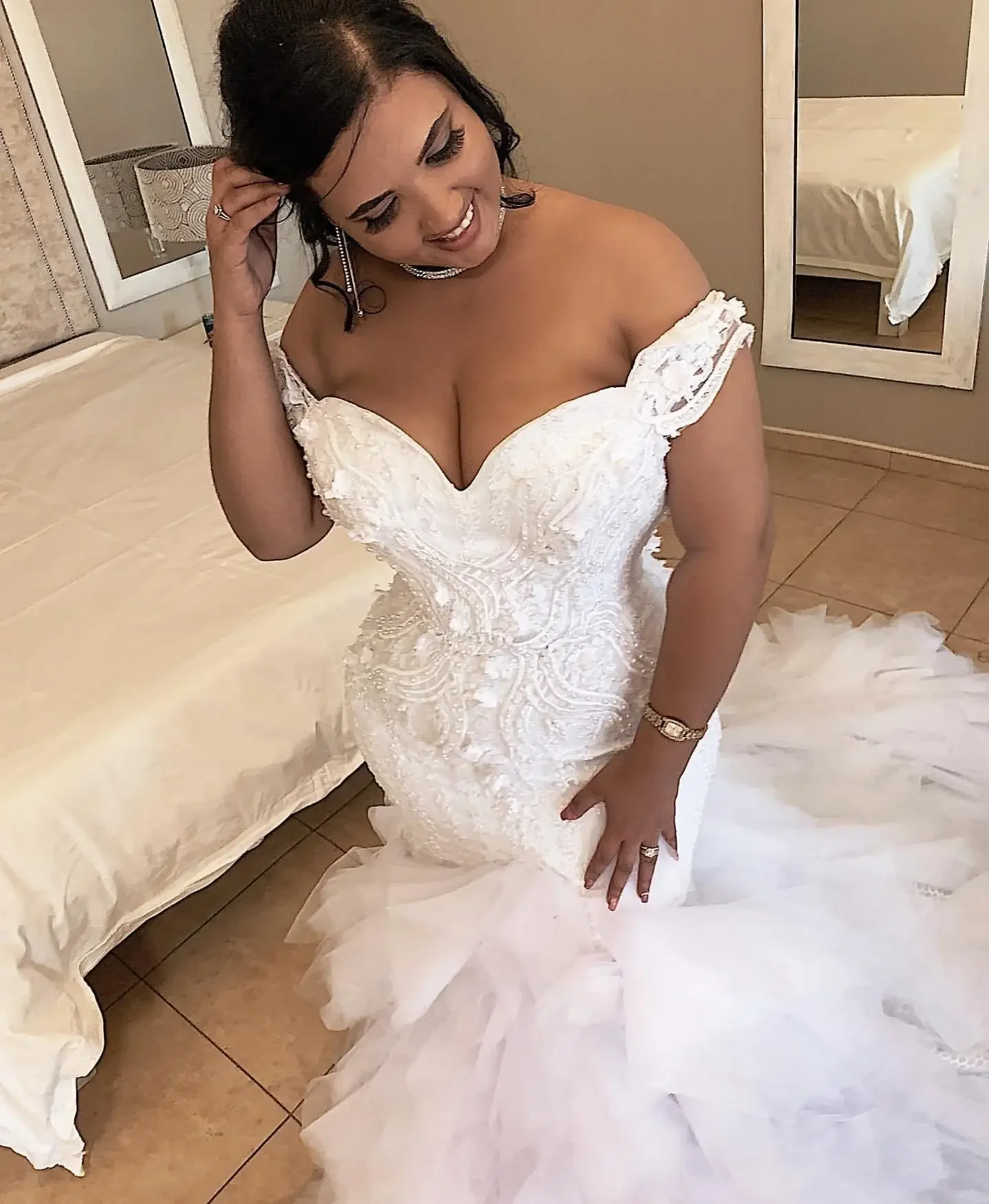 Personalizado em cascata plissado plus size vestidos de casamento renda floral miçangas fora do ombro sereia vestido de casamento em camadas saias brid