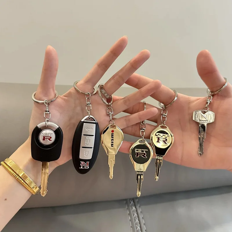 Bandai – voiture de sport authentique R32 R33 R35, Mini modèle de Simulation en forme de clé, décorations de Collection, ornements, modèle de jouet, cadeaux, en Stock