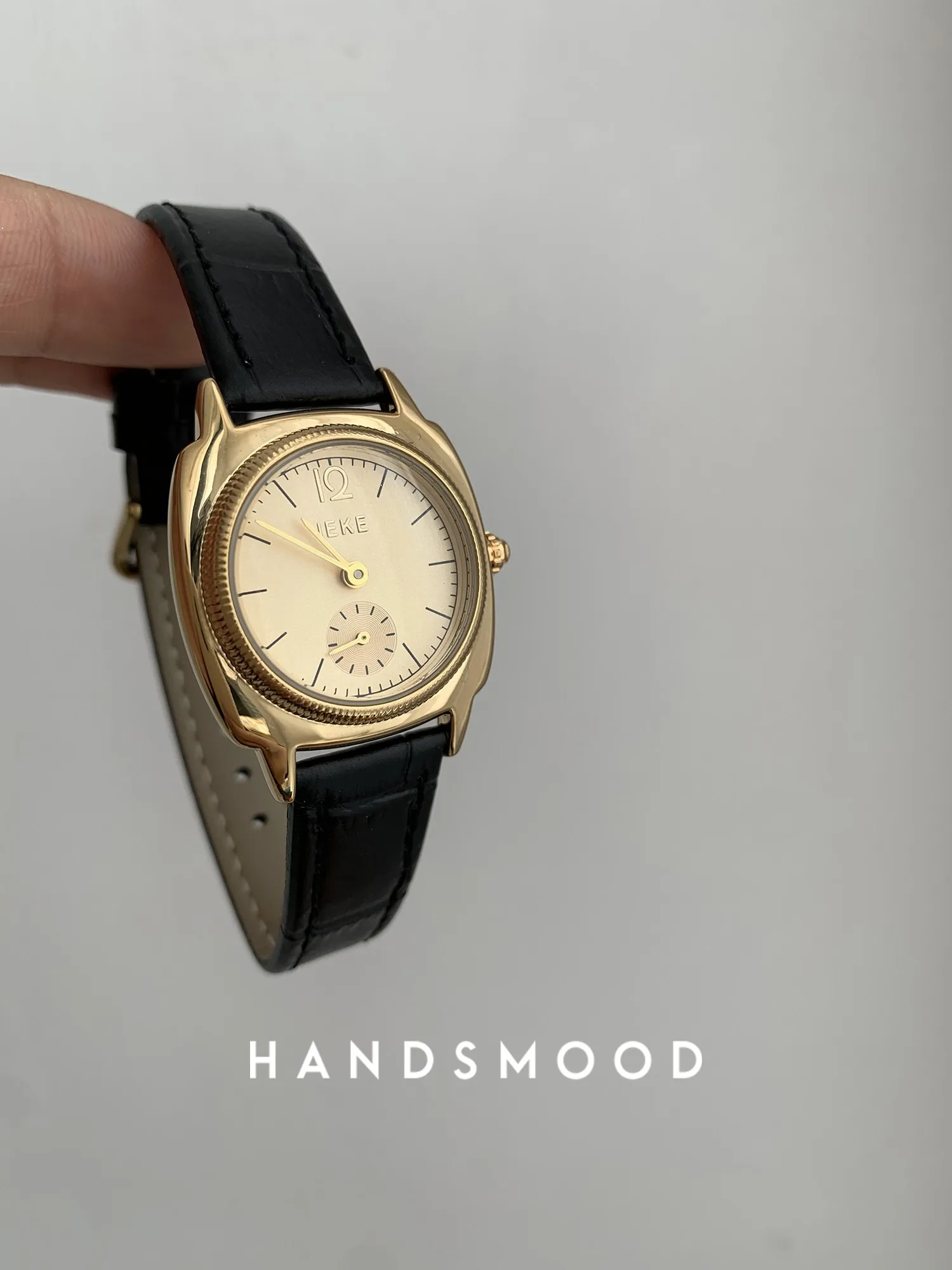 Orologio da donna originale in vera pelle con quadrante piccolo rotondo, orologio da donna al quarzo tutto-fiammifero per pendolarismo alla moda in stile vintage