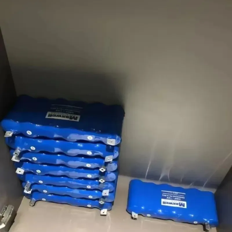 Condensatore raddrizzatore automobilistico 16V 500F Condensatore audio 2.7V 3000F con display di tensione bilanciato per condensatore Maxwell Super Farara