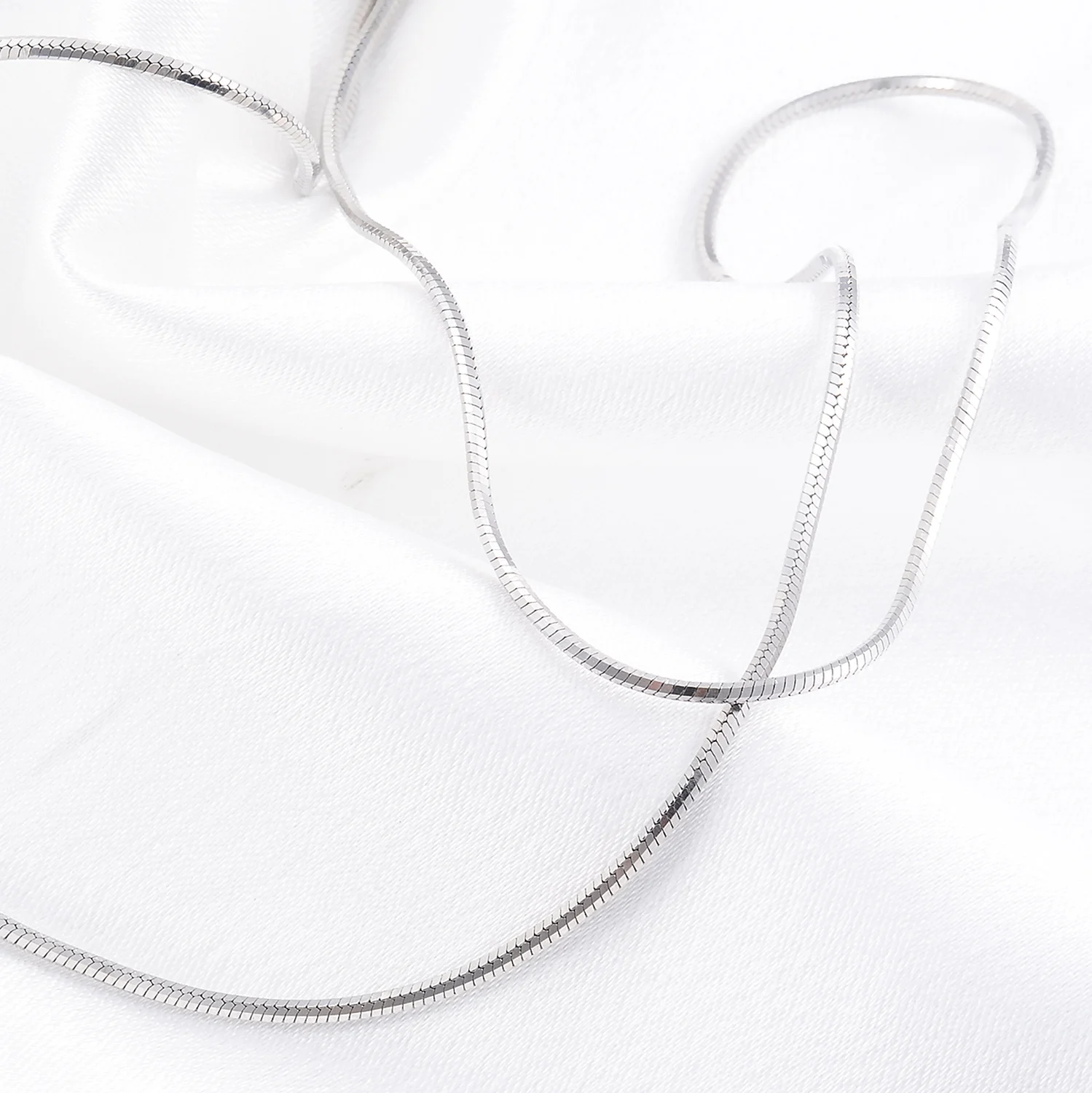 Massiv Silberfarbene Edelstahl-Schlangenkette, Gedrehte Seilkette, Halskette für Männer und Frauen, Modeschmuck – Detail 2