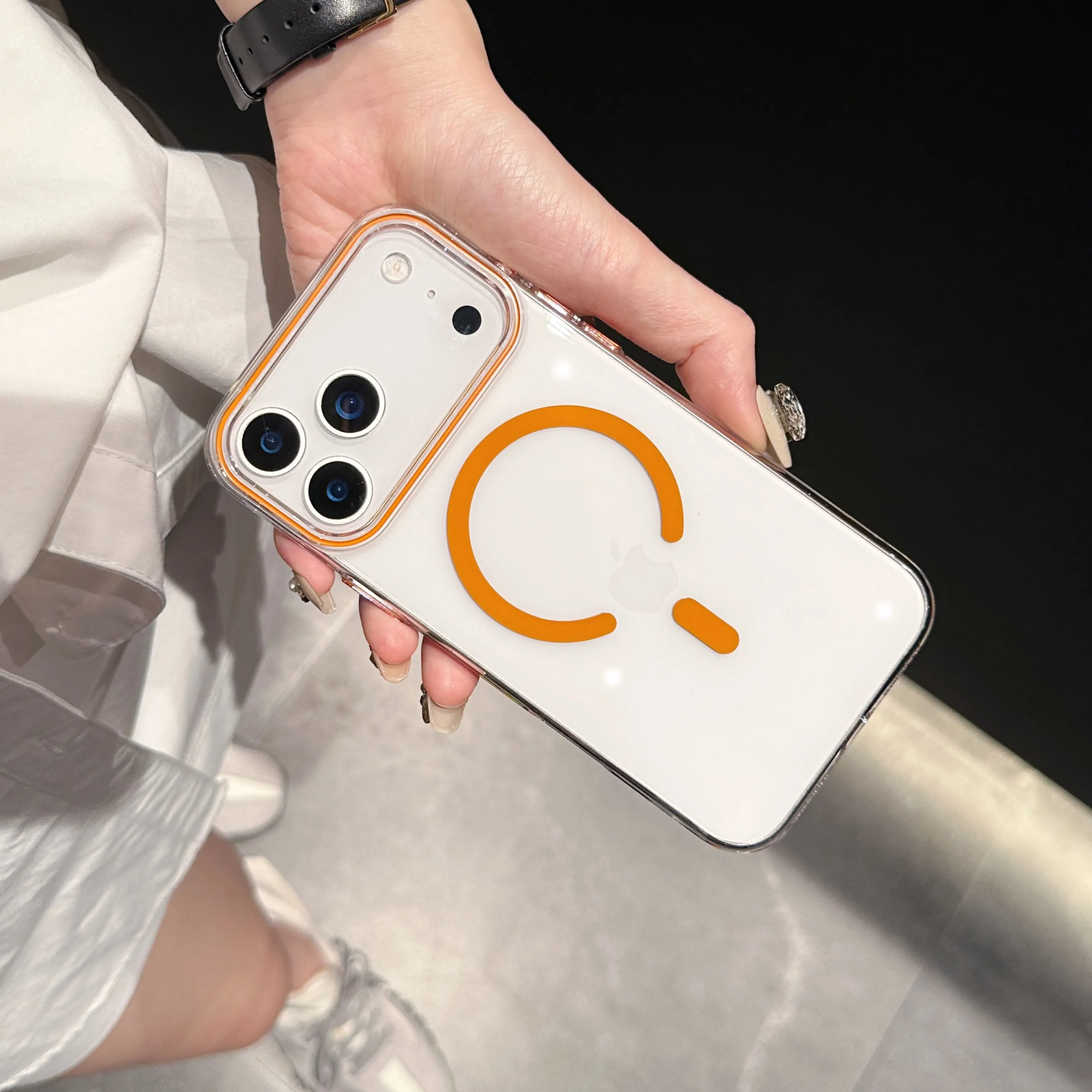 حافظة هاتف مغناطيسية شفافة لهاتف آيفون 17 16 15 14 13 12 Pro Max 17 Pro 17 شحن لاسلكي مقاوم للصدمات لهاتف Magsafe الغطاء الخلفي