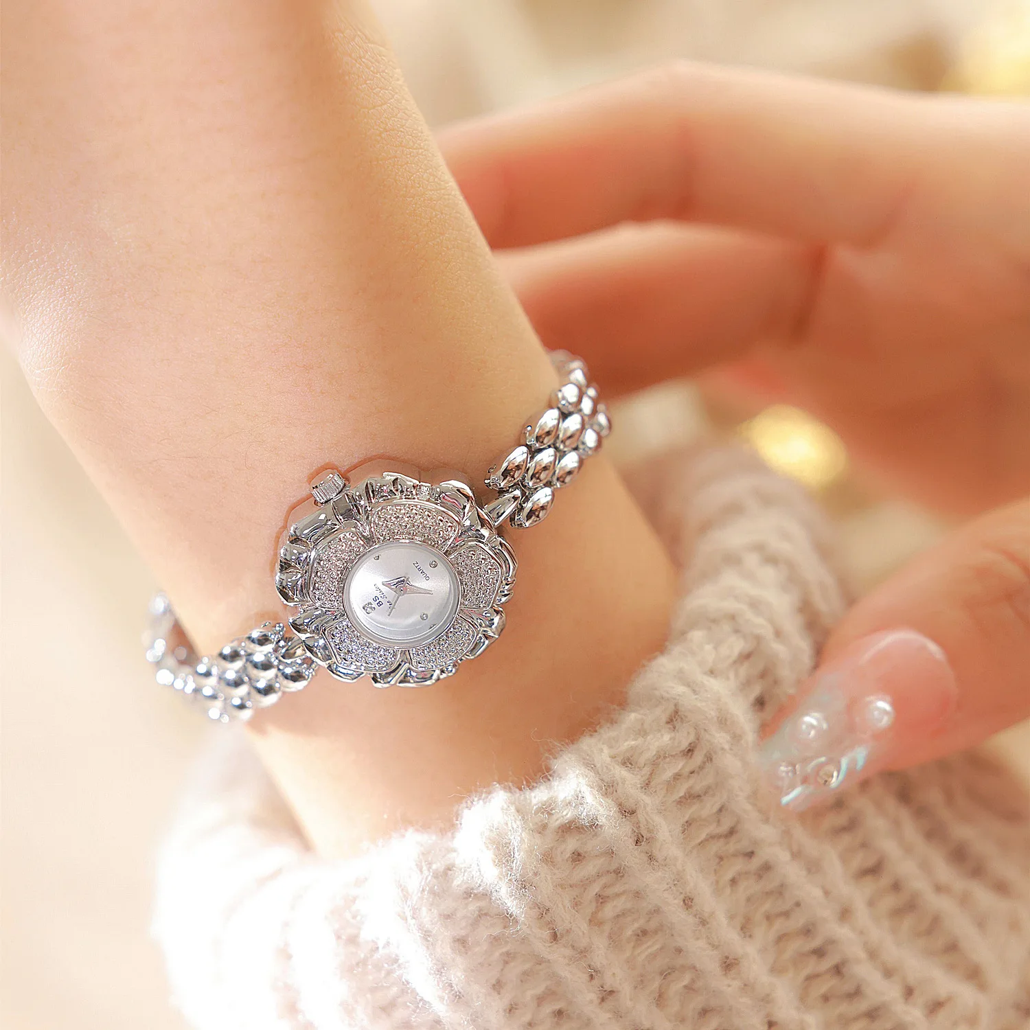 ZH43 Модные женские часы Список Маленькие золотые часы Древняя камелия Водонепроницаемые кварцевые часы Легкие роскошные брендовые модные часы в подарок