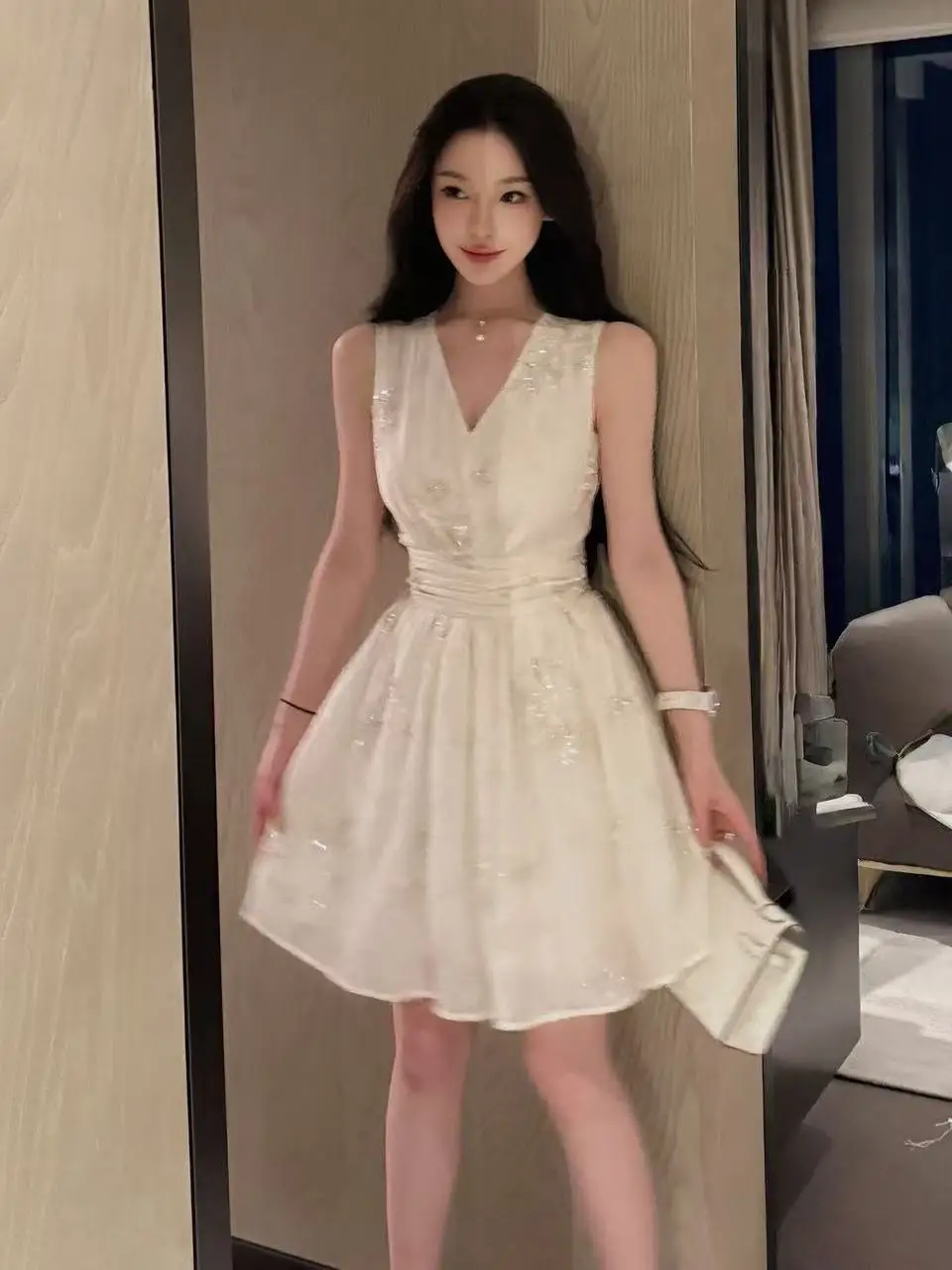 

Youenbb Cold Brew Жасминовое белое платье с V-образным вырезом, приталенное, с завышенной талией, летнее, универсальное, А-силуэт