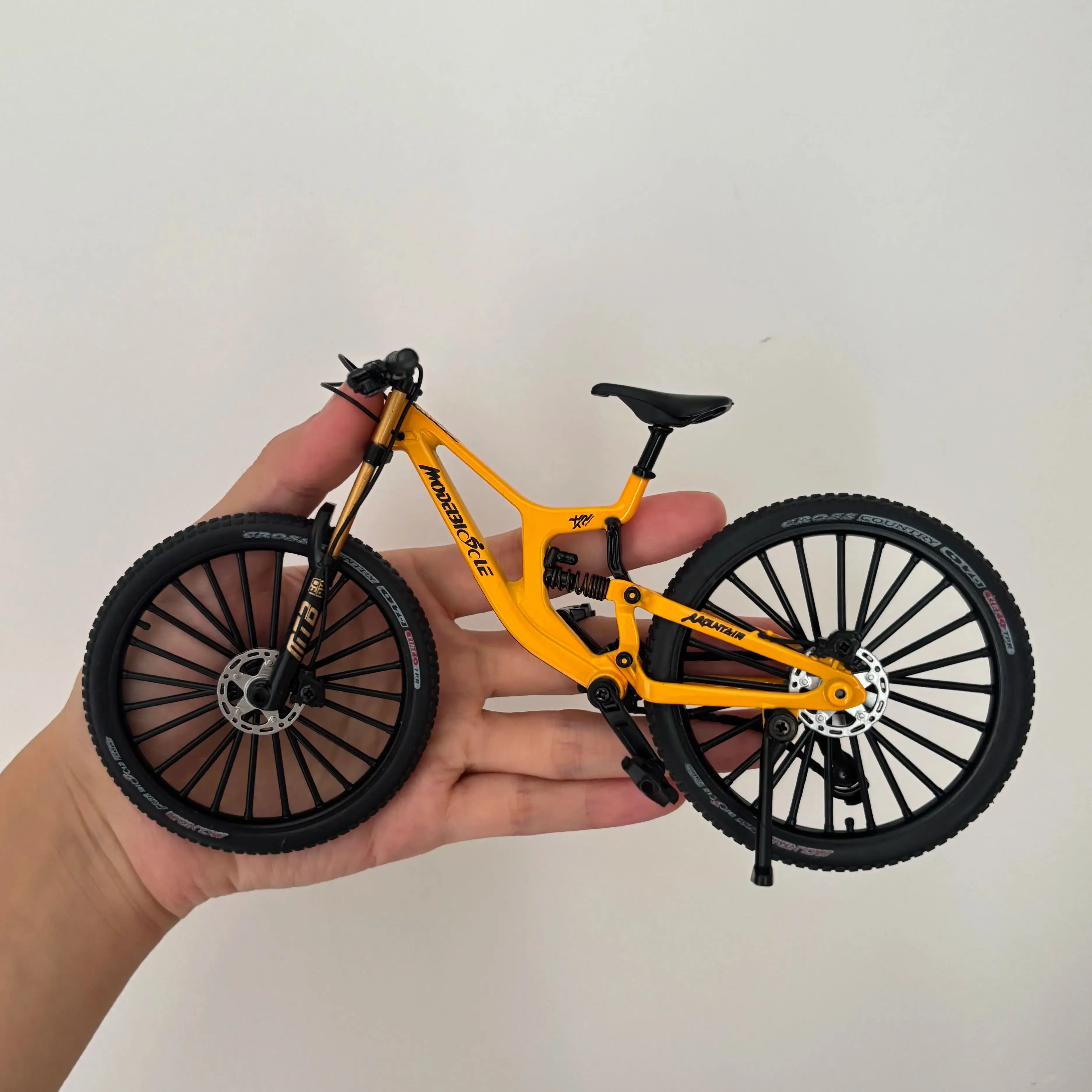 AliExpress YJLETOY 1: 8 New Simulation Metal Bicycle Alloy Die Casting Mini Finger Mountain Bike Collection Gift Toys 14+