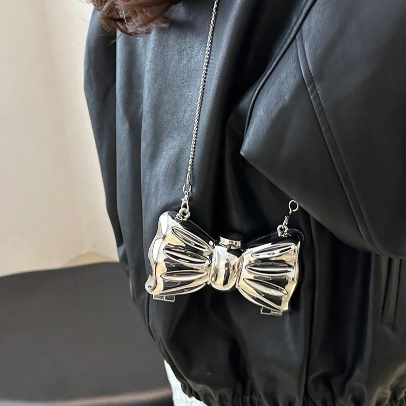 Mini bolso de mano con lazo brillante de Metal plateado galvanizado, cadena de moda personalizada para mujer, bolso cruzado para cosméticos, monedero