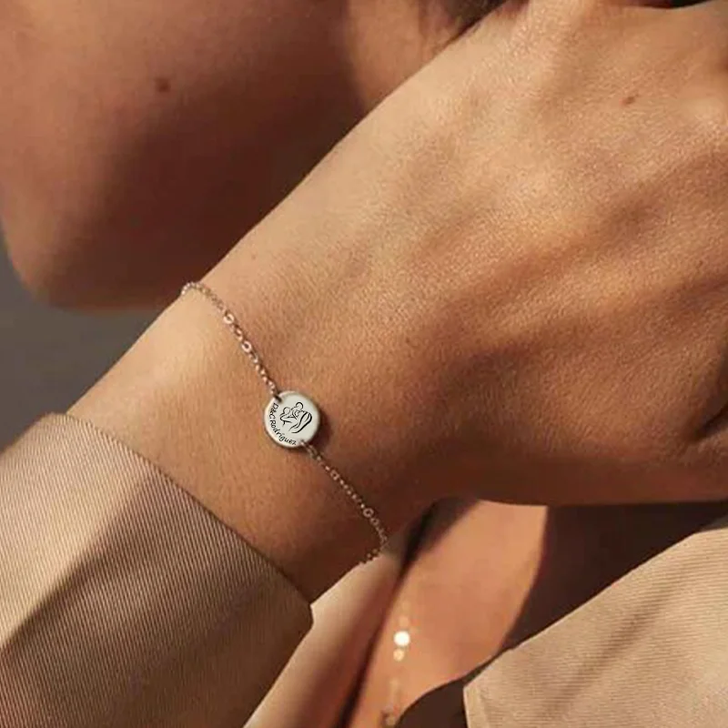 

Customized Stainless Steel Round Family Souvenir Bracelet/Simple Fashion Items/Birthday Gifts/Symbol Family Affection