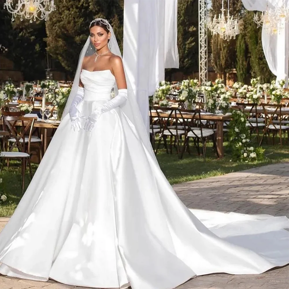 

Sexy Strapless Wedding Dresses Off Shoulder Half Sleeve Glitter A-line Gorgeous Satin Mopping Fluffy Bridal Gown Summer Beach