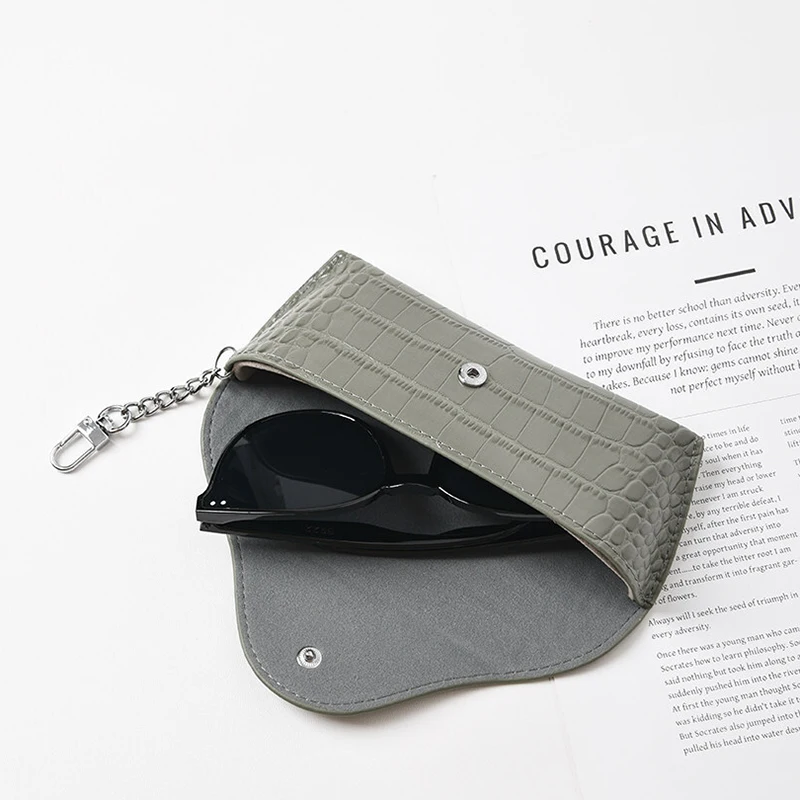 Luxury Real Leather Custom Initials Glasses Bag Fashion Lady Travel Sunglasses Bag Engrave Crocodile Leather Pattern Glass Box view 3