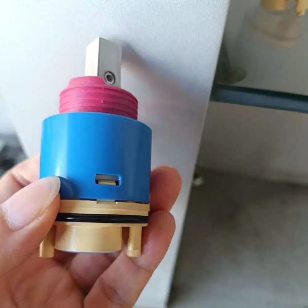 40mm圧力調整機能付き蛇口交換用部品。シングルハンドル混合水栓バルブの内部配管修理用。