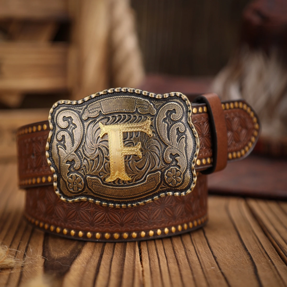 Ein Gürtel aus PU-Leder im Western-Stil für Damen und Herren, ein klassischer und lässiger Retro-Gürtel. – Detail 4