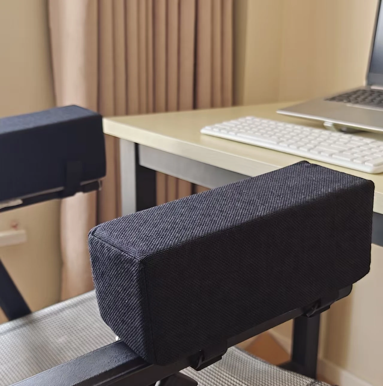 Armchair Cushion / Relieves Arm Pain while Sitting