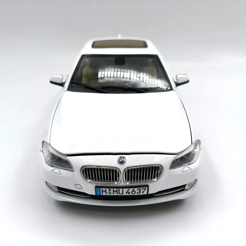 Welly GAT 1:18 BMW 5 Series 535i F10 F18 2010-2017 توقف نموذج سيارة لعبة مصنوعة من خليط معدني مع مجموعة أبواب مفتوحة هدية