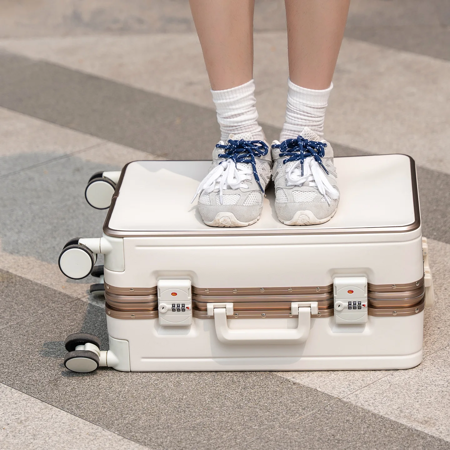Koper Beroda Warna Putih, Ukur - Spinner Wheel Rolling Suitcase 20 Inch ulasan dan harga