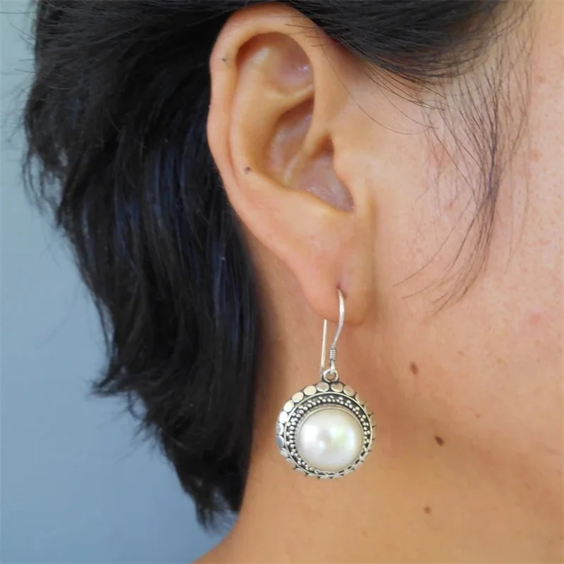 Personality Inlaid Circular Imitation Pearl Earrings Vintage Silver Color Metal Die-casting Pattern Dangle Earrings Women