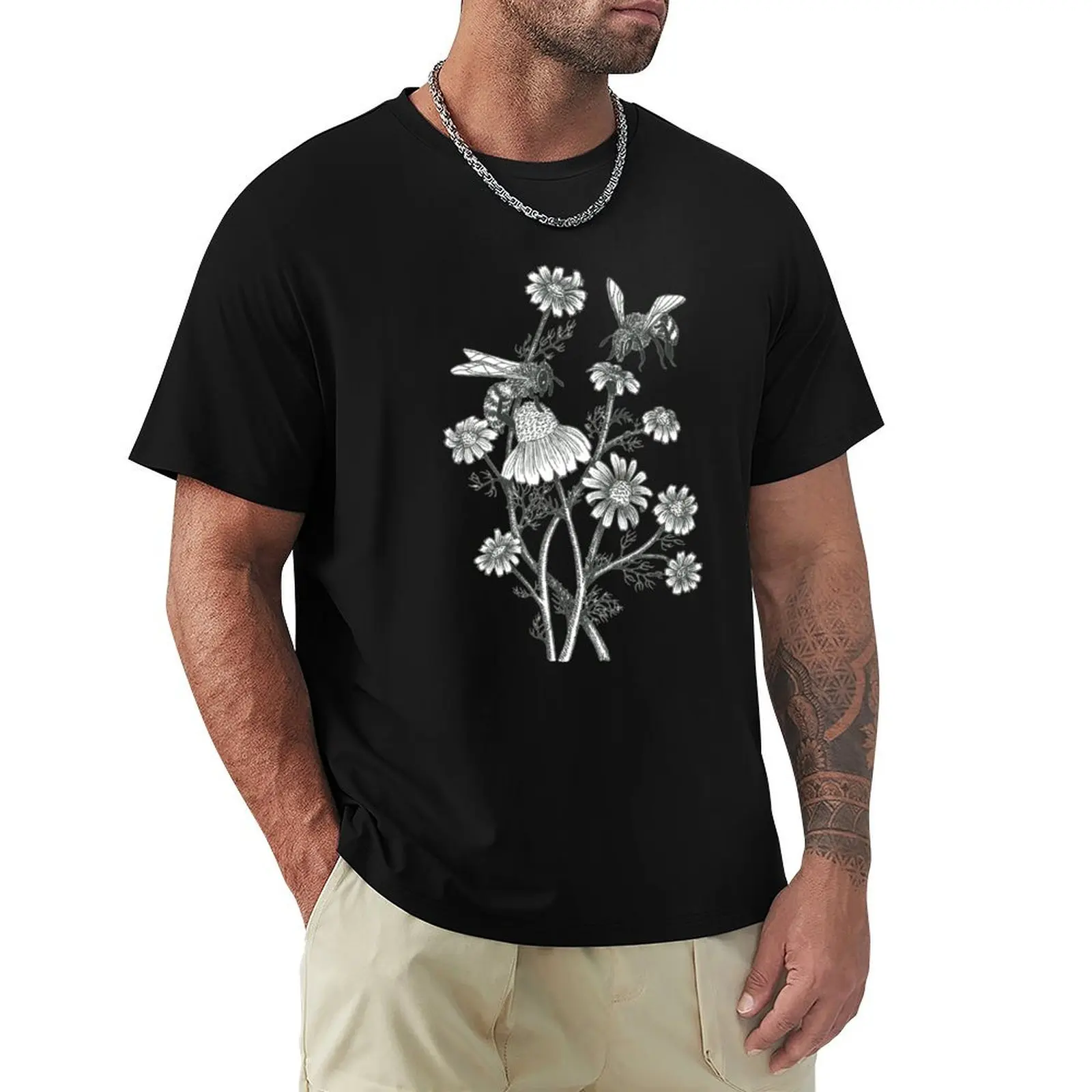 bees and chamomile on honey background T-Shirt cute clothes vintage clothes quick-drying T-shirts for men cotton