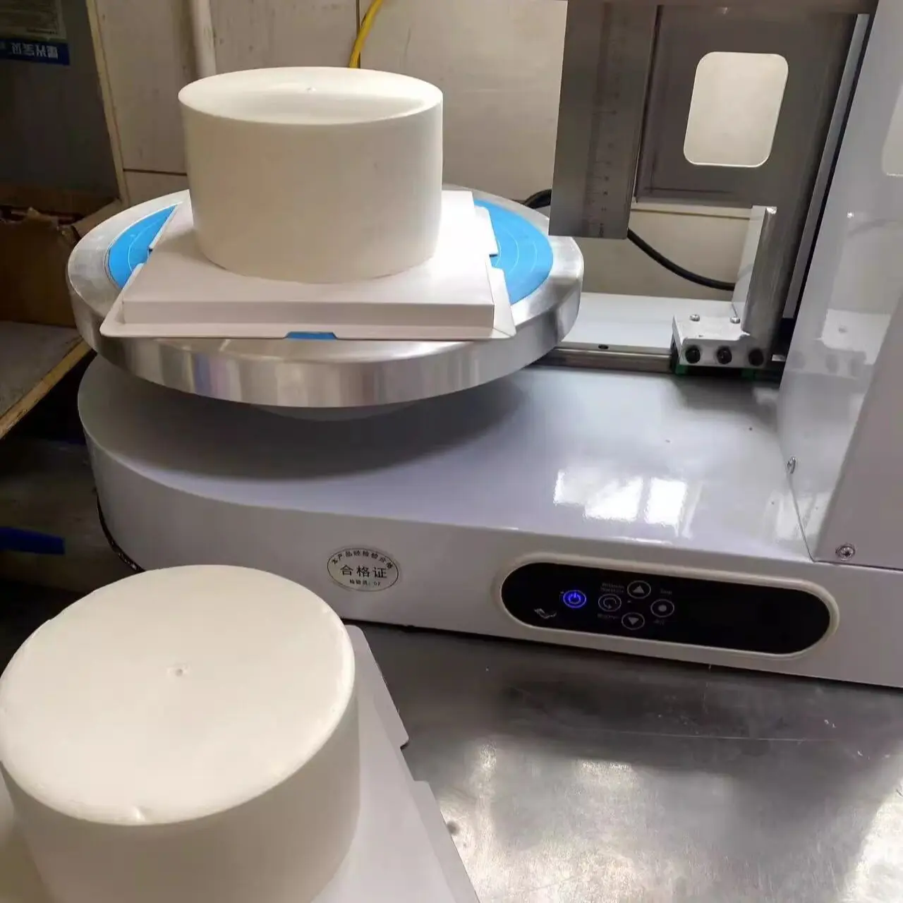 Birthday Cake Smoothing Coating Machine Cakes Plastering Cream Coating Filling Machine Cooing Baking Appliance