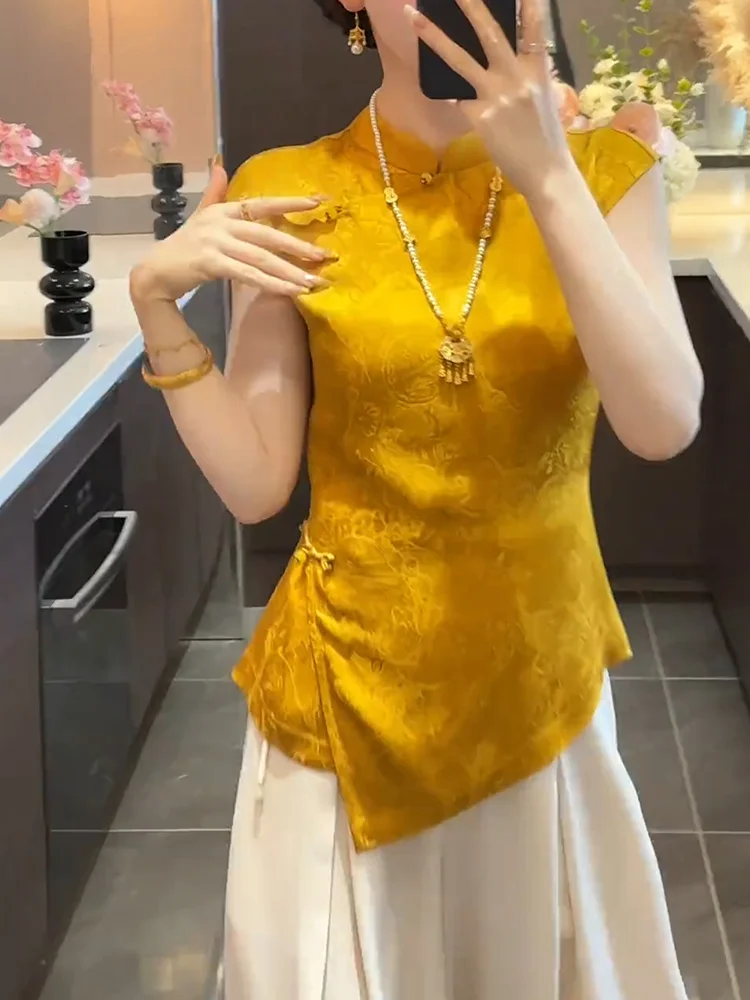 

New Chinese Sle Luxury Light Embellied Button Small irt Summer New plus Size Slimming Anti-Aging Top for Women