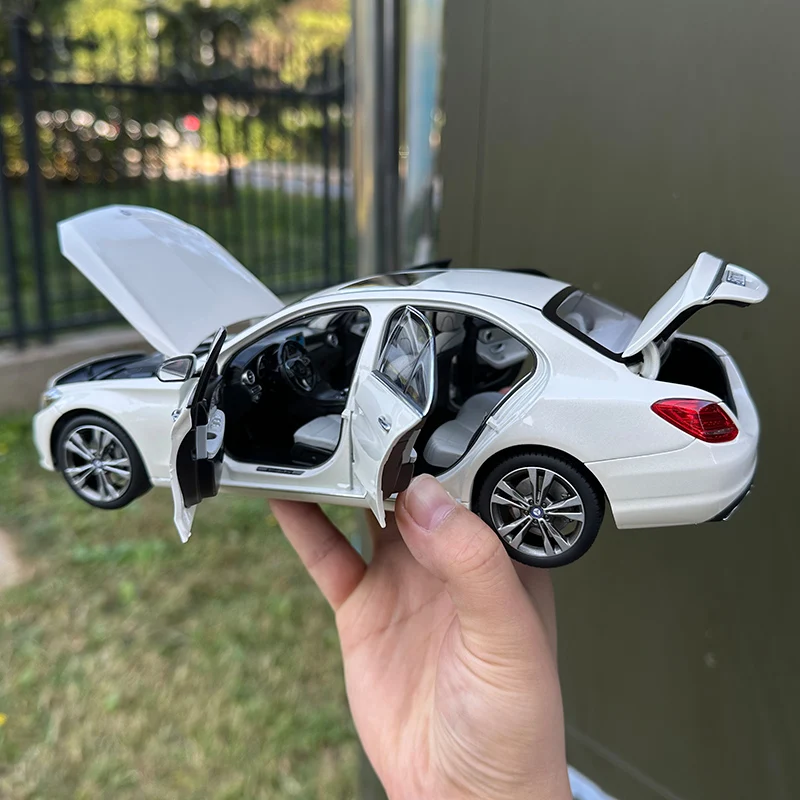 NOREV 1:18 Presents gift pieces for Mercedes-Benz C200 2014-2016 C-Klasse alloy simulation car model collection
