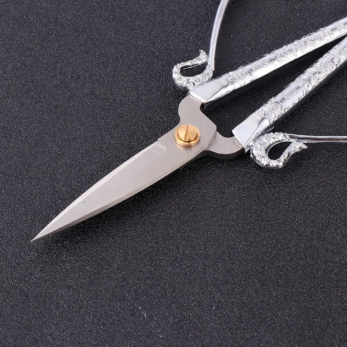 1Pcs Auspicious Clouds Scissors Wedding Shears Vintage Style Durable Practical Embroidery Sewing Crafting Office Gift Silver