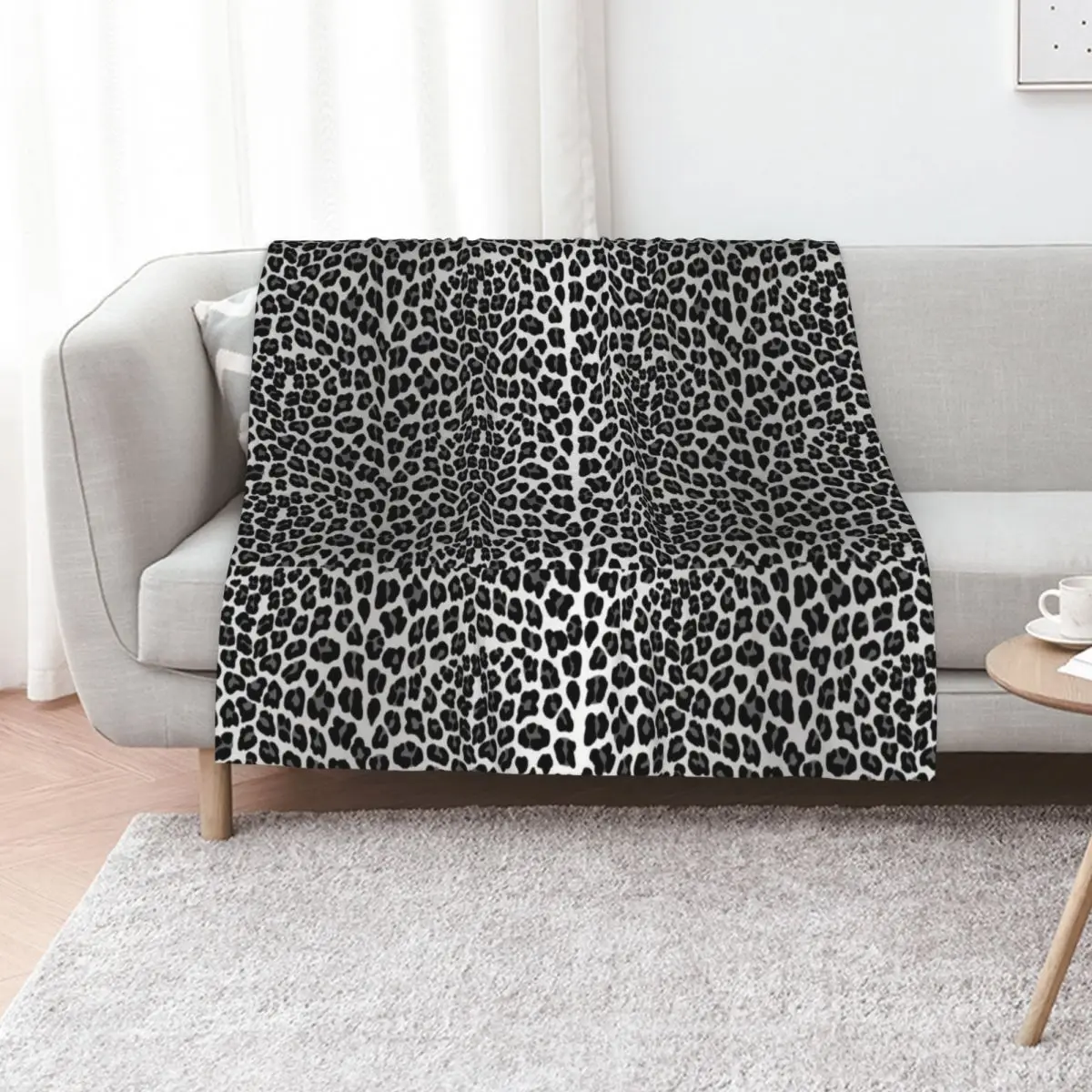 Snow Leopard print Throw Blanket Reusable Durable Soft Blanket for All Seasons