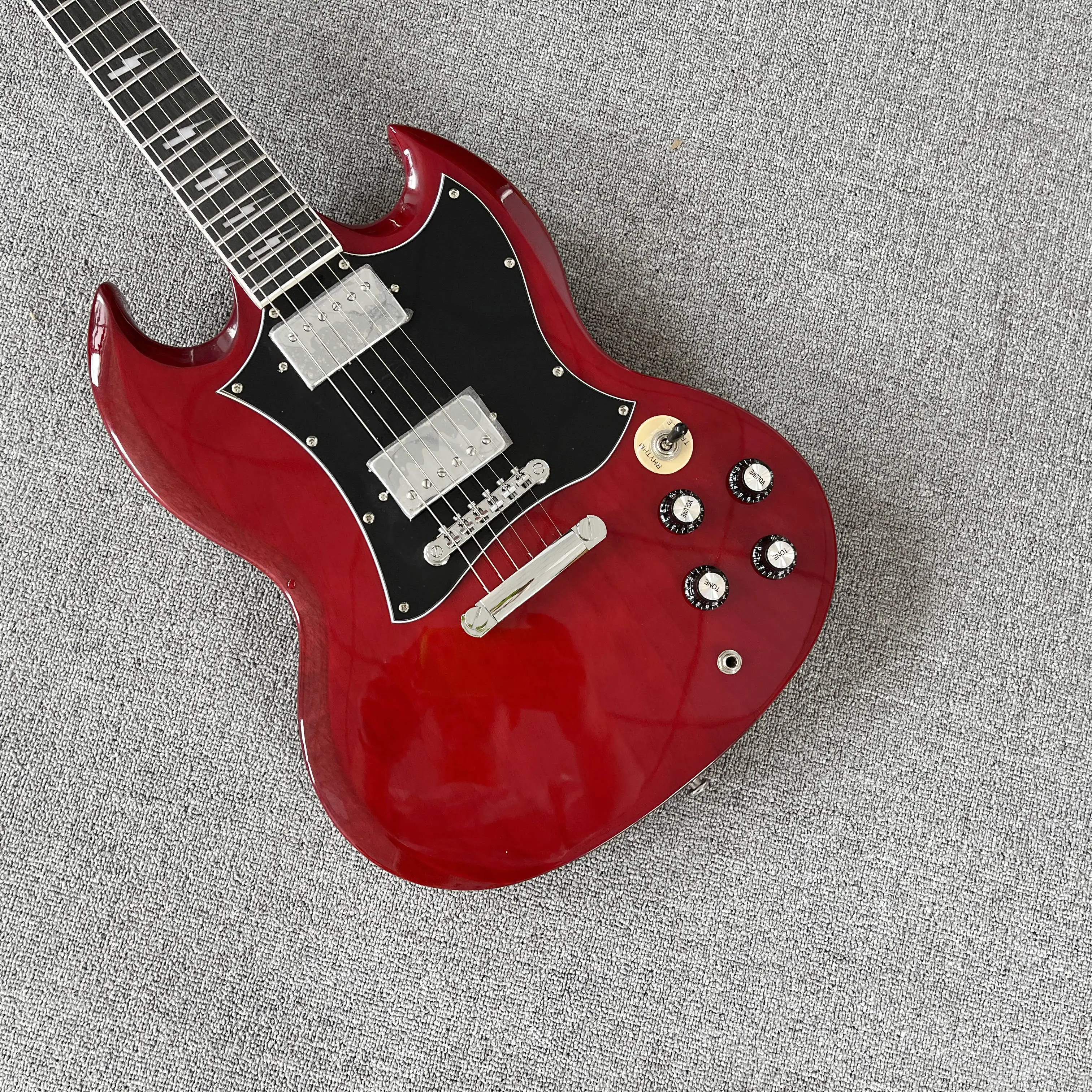 Guitarra eléctrica SG de alta calidad con pastilla HH. Cuerpo de caoba. Diapasón de palisandro. Diapasón con incrustaciones de relámpago.
