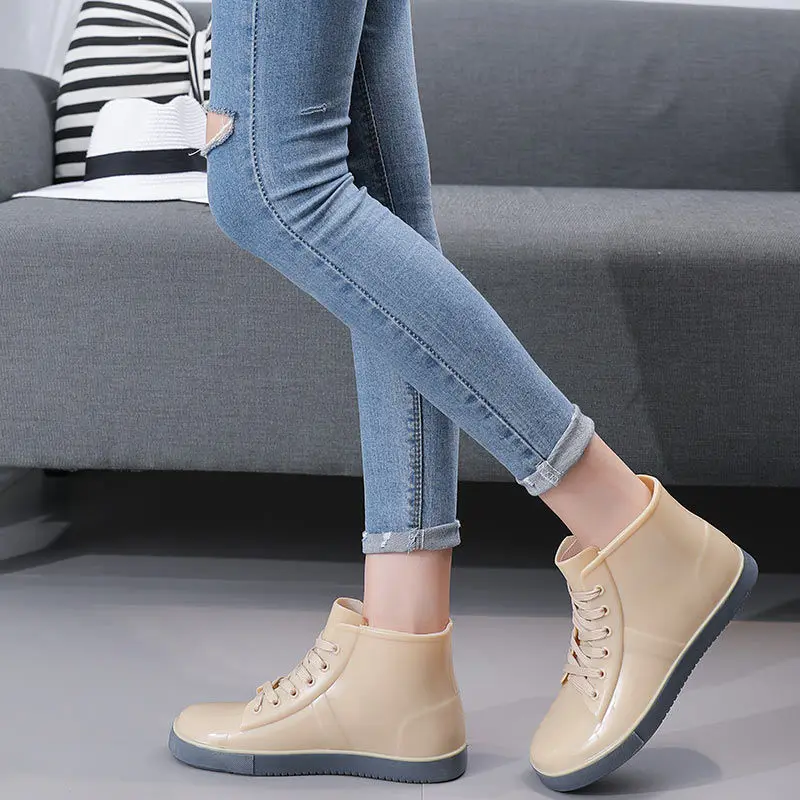Stilvolle warme Damen-Regenschuhe mit Fell, wasserdichte Winterstiefel, Damen-Galoschen, modische Garten-Regenschuhe, Plüsch-Regenstiefel der Marke – Detail 23