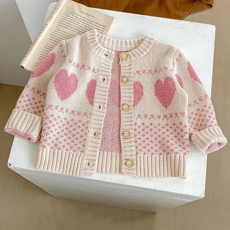 Autumn new baby clothing, 0-3 year old female baby knitted sweater, heart-shaped jacquard round neck jacket