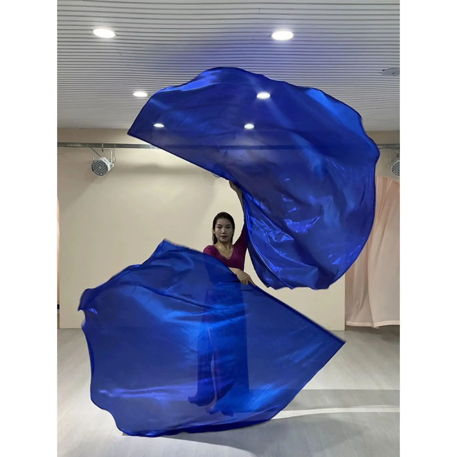 

Полукруглый флаг для танца живота, реквизит для выступлений, мягкие крылья флага 190X140 см, позолоченная ткань с палочками для женщин, аксессуары для танцев