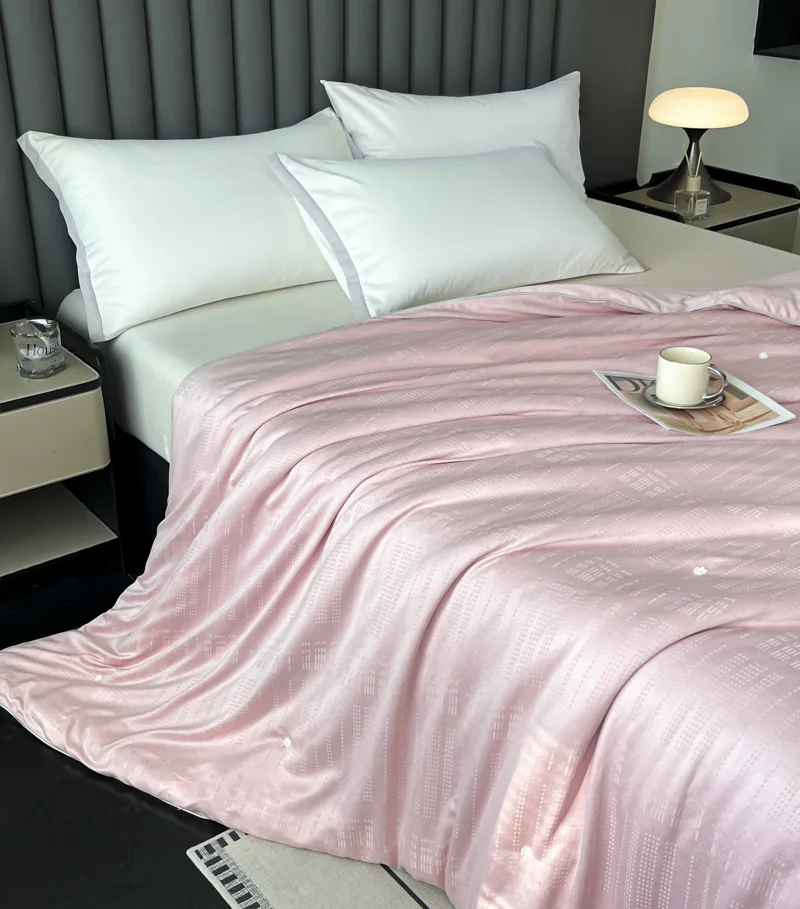 Highly Rated Summer Silk Duvet, Natural Silk, Anti - mite, King Size, Classic Traditional Look, Warranty - included