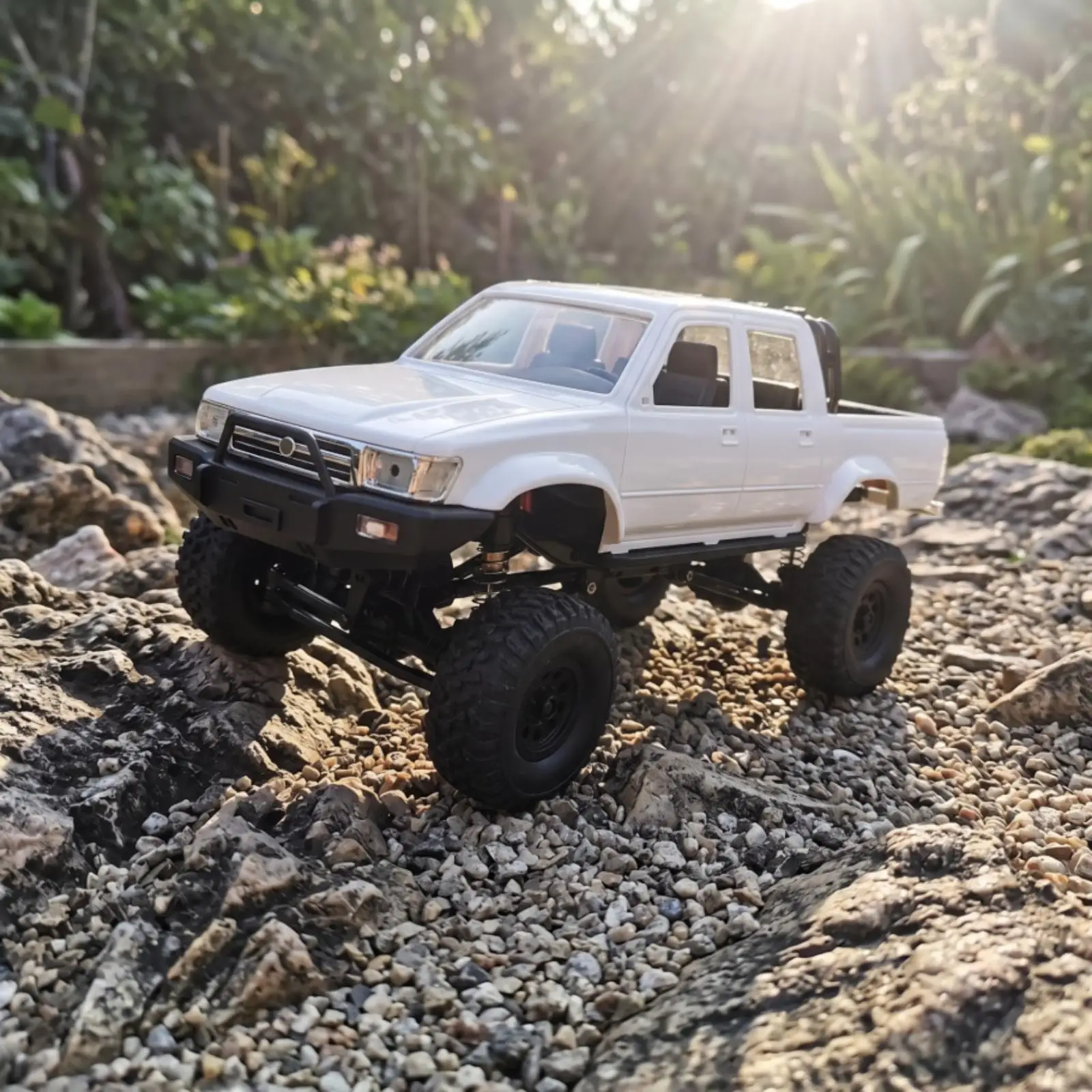 RC Pickup Truck 4WD RC Crawler 1:16 Scale Remote Control Truck for Hobbyists, Kids, Outdoor, Backyard