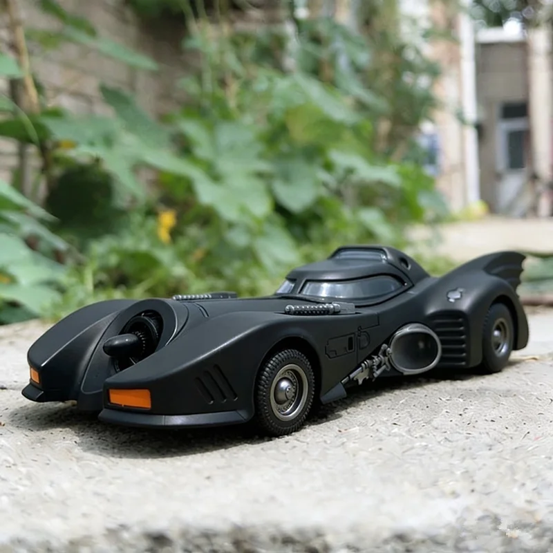 

Модель классического кинокартонального автомобиля Бэтмобиль 1/32, спортивная машинка из сплава, литая металлическая игрушка, концептуальная модель гоночного автомобиля со звуком и светом, подарок для детей