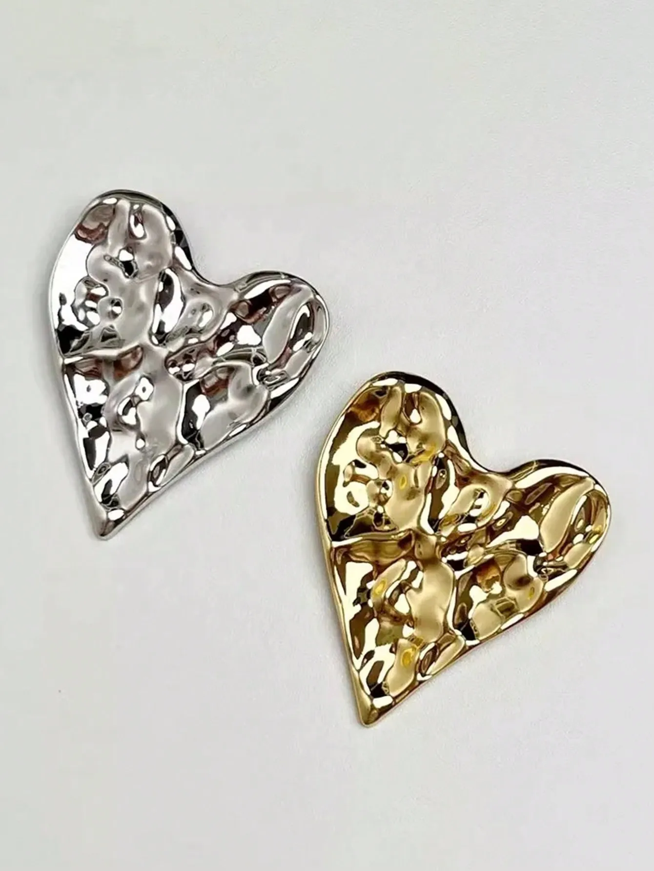 Irregular Metal Simple Design Heart Brooch for Women French Vintage High Jewelry Girl Gift Accessories