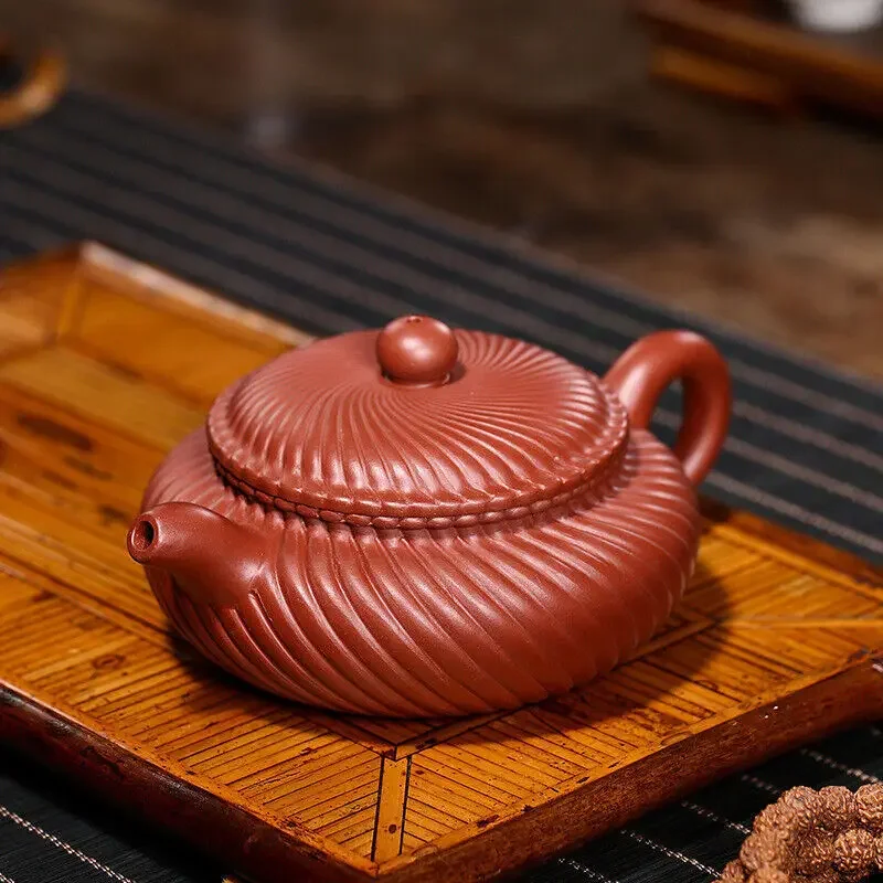 China Yixing Zisha Pottery Clovershrub Clay Handmade 230cc Tendon Grain Teapot