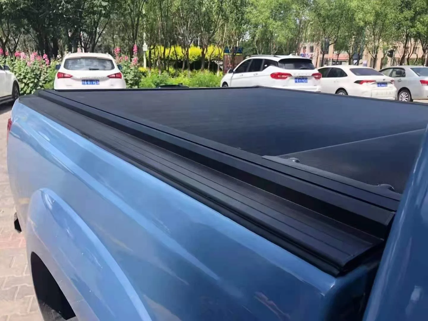 Other Exterior Accessories Truck Parts Hard Four-Fold Retractable Tonneau Cover Truck Bed Cover For Chevry Sliverado