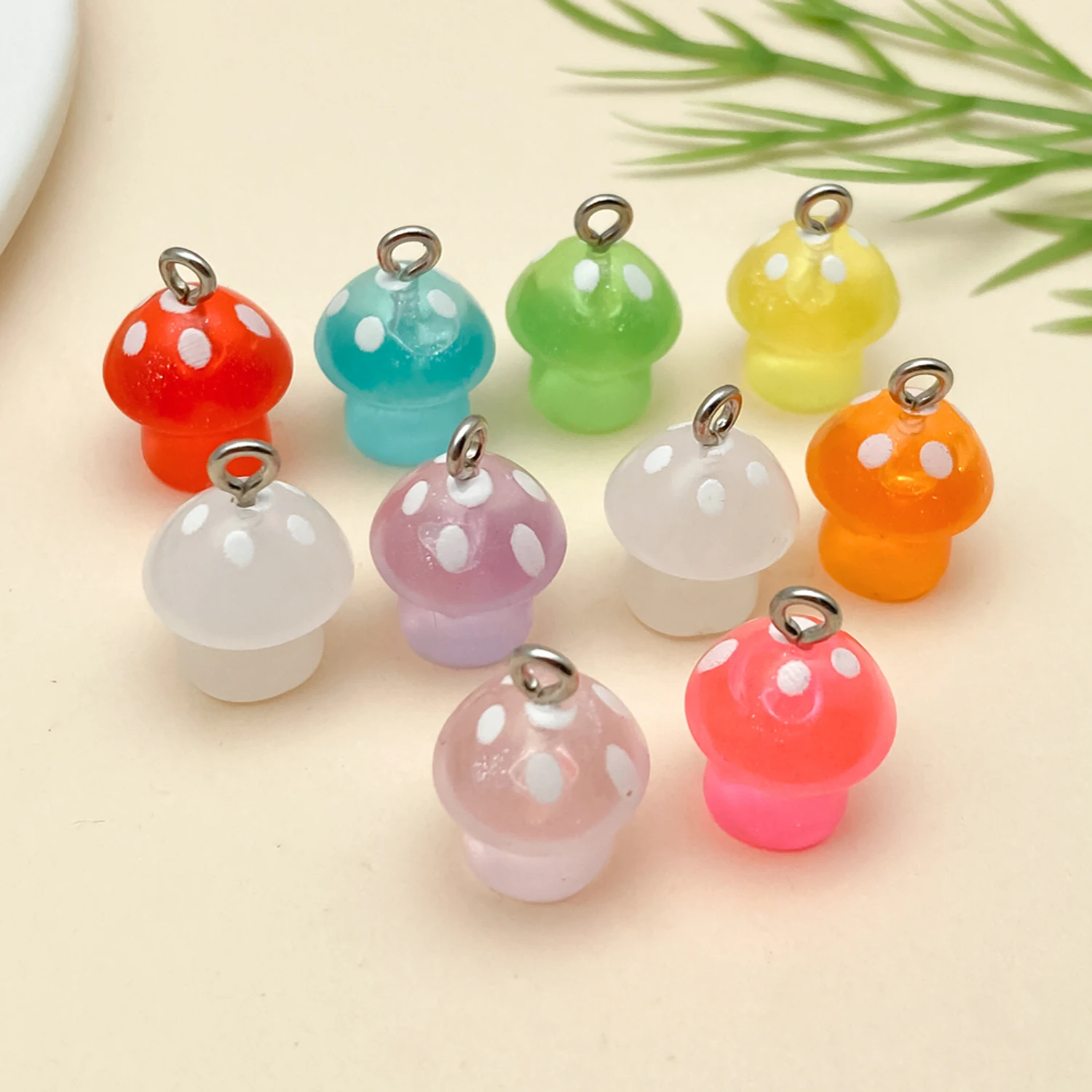 10 teile/los Leucht Pilz Charms Harz Anhänger Für Schmuck Machen Mode Zubehör DIY Ohrringe Halskette Schlüsselbund
