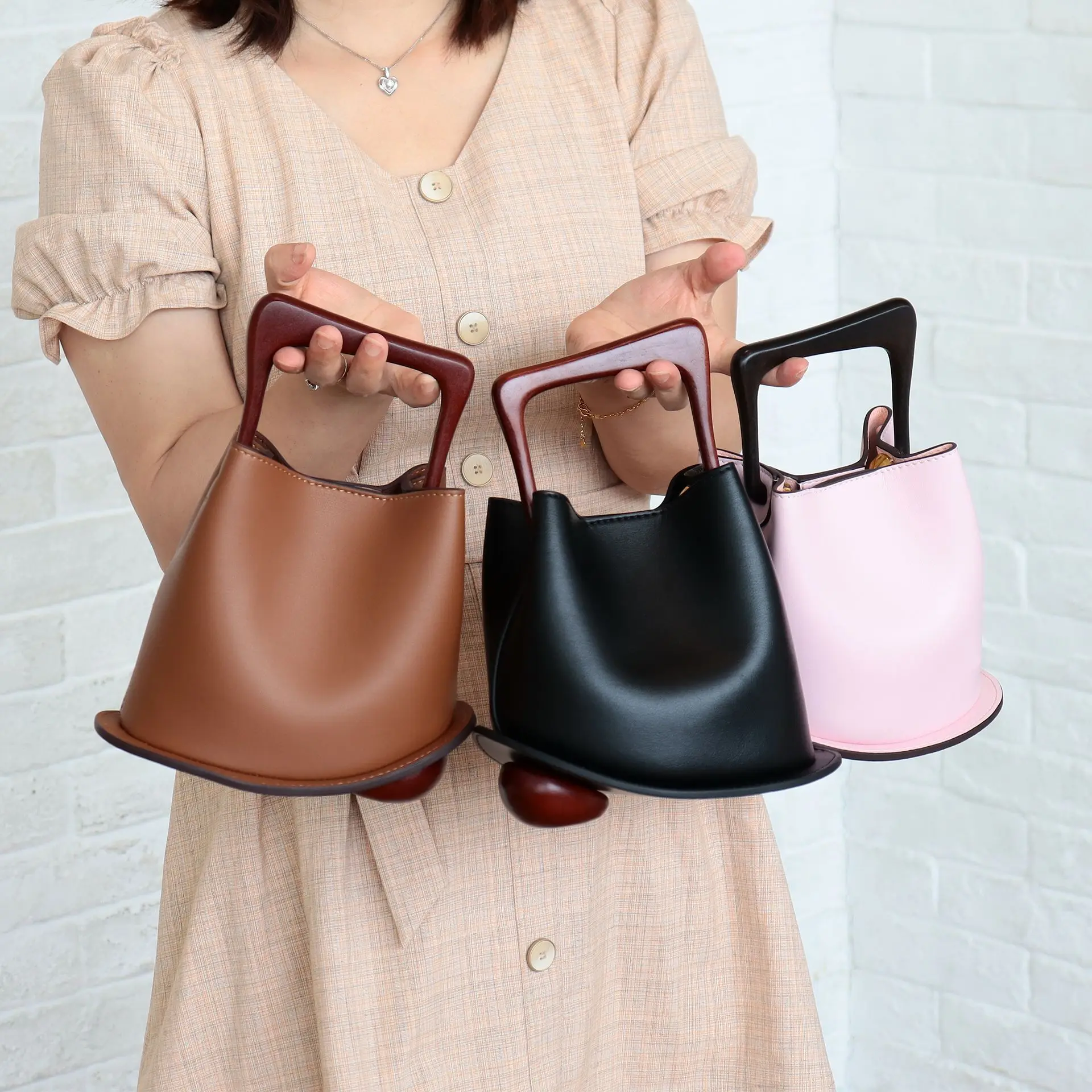 2025 New Genuine Leather Woman Bucket Bag High Quality Messenger Bag Large Capacity Handbags Fashion Retro Shoulder Bag Tote