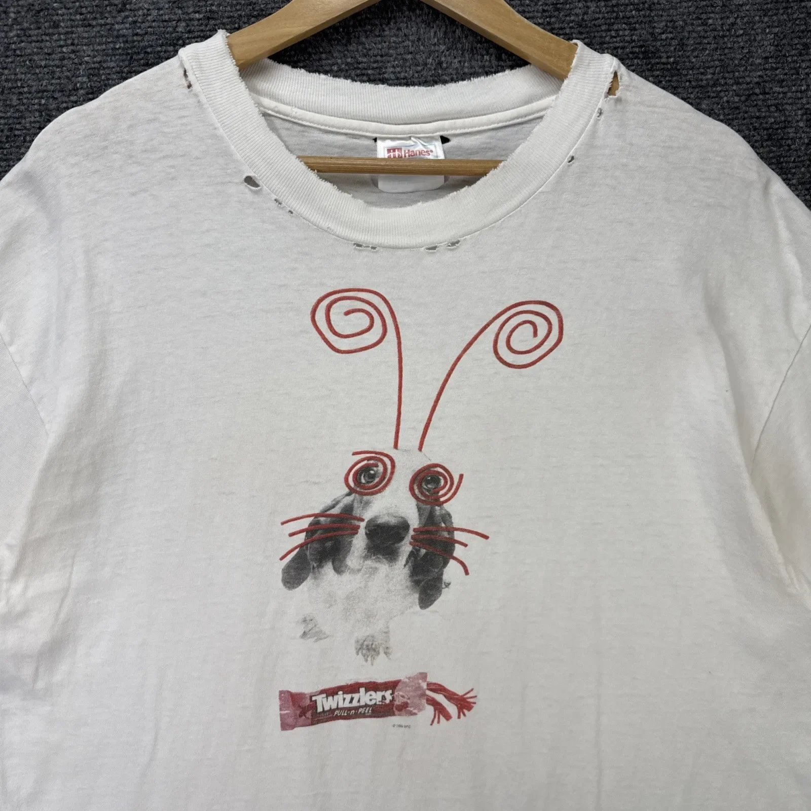 Camisa vintage Twizzlers masculina XL branca dos anos 90 Candy Promo Snack Dog citação engraçada