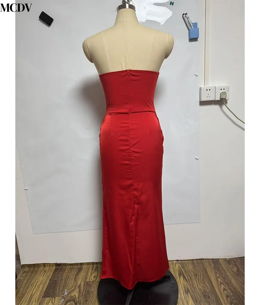 Maßgeschneidertes, modernes Satin-Meerjungfrau-Abendkleid, hochwertig, trägerlos, ärmellos, knöchellang, فستان • Muq Daug__