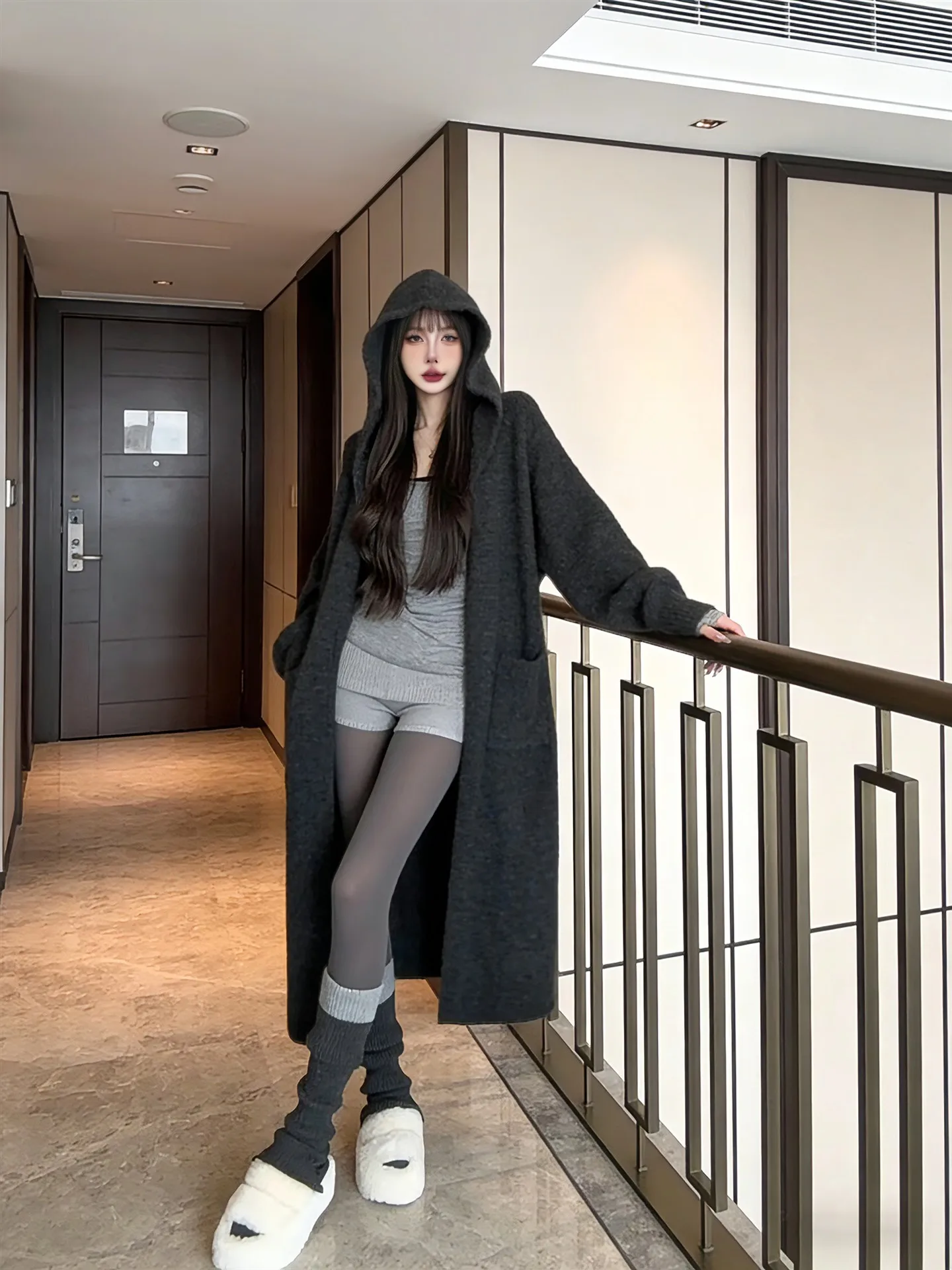 

Женский утепленный длинный вязаный кардиган на весну 2026: универсальный, свободный крой, с капюшоном, мягкий, для ранней весны