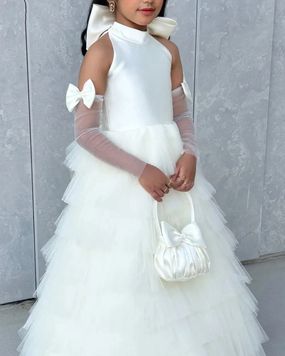 ที่กําหนดเองงาช้างดอกไม้สําหรับงานแต่งงานคอสูง Layered Elegant Holy First Communion จัดเลี้ยงประกวดชุด