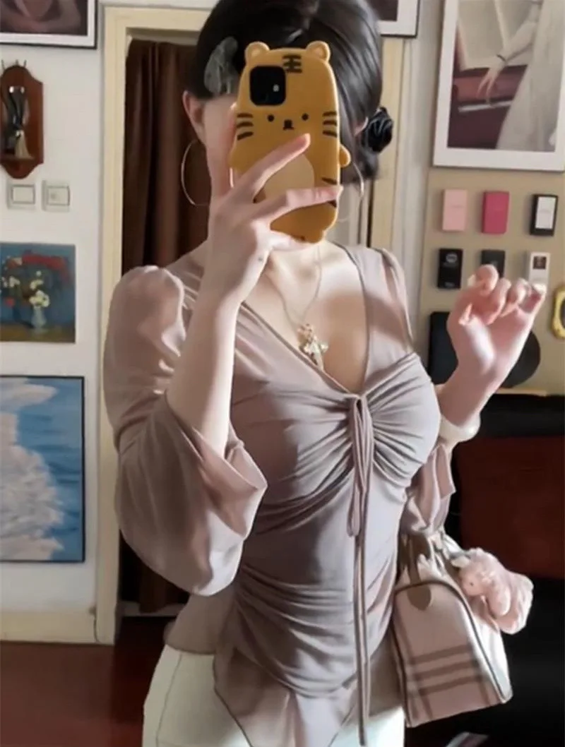 

Women‘s Pleated Shirt, Slim-fit Tees, Casual Hotsweet Style 2025, V-Neck Street Wear Long Sleeve T-shirt