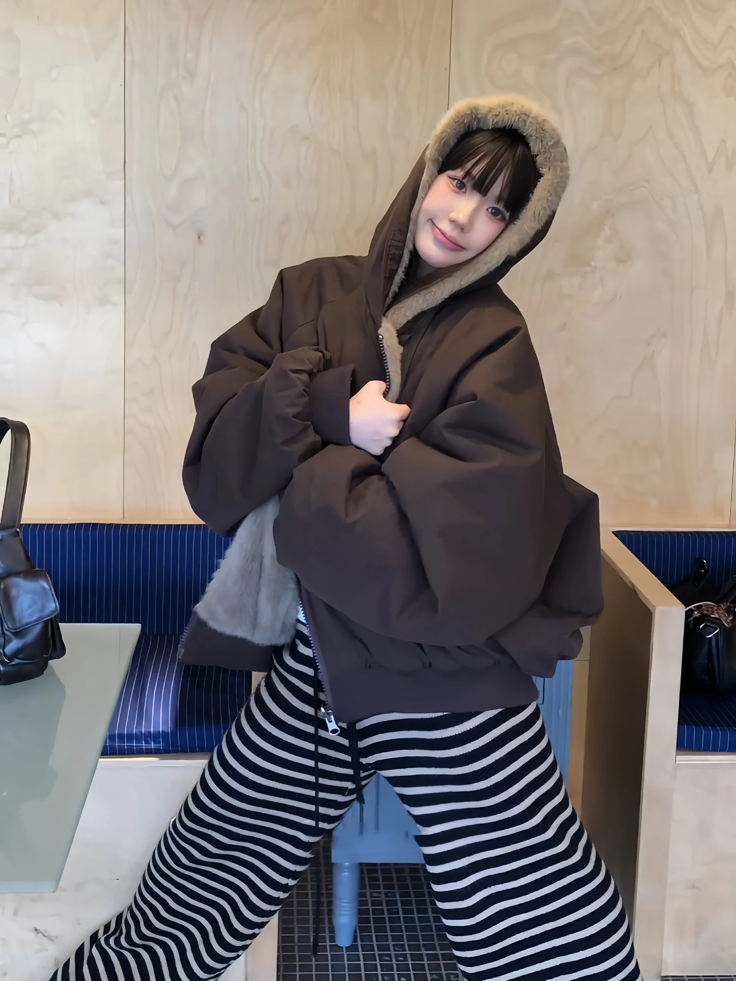 

Retro American Sle Women's Cotton Jaet with Hooded Mountain Eagle Design Thiened Warm Couple's Faux Fur Coat