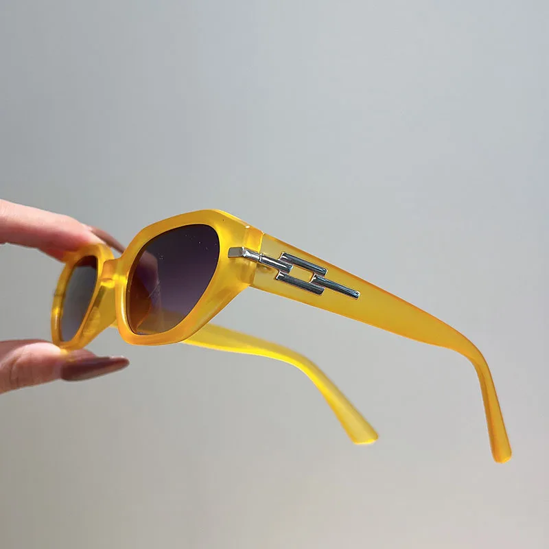 Fashion Small Frame Vintage Square Sunglasses Women For Men Luxury Brand Designer Punk Sun Glasses Trending Rivet Shades UV400 image 3