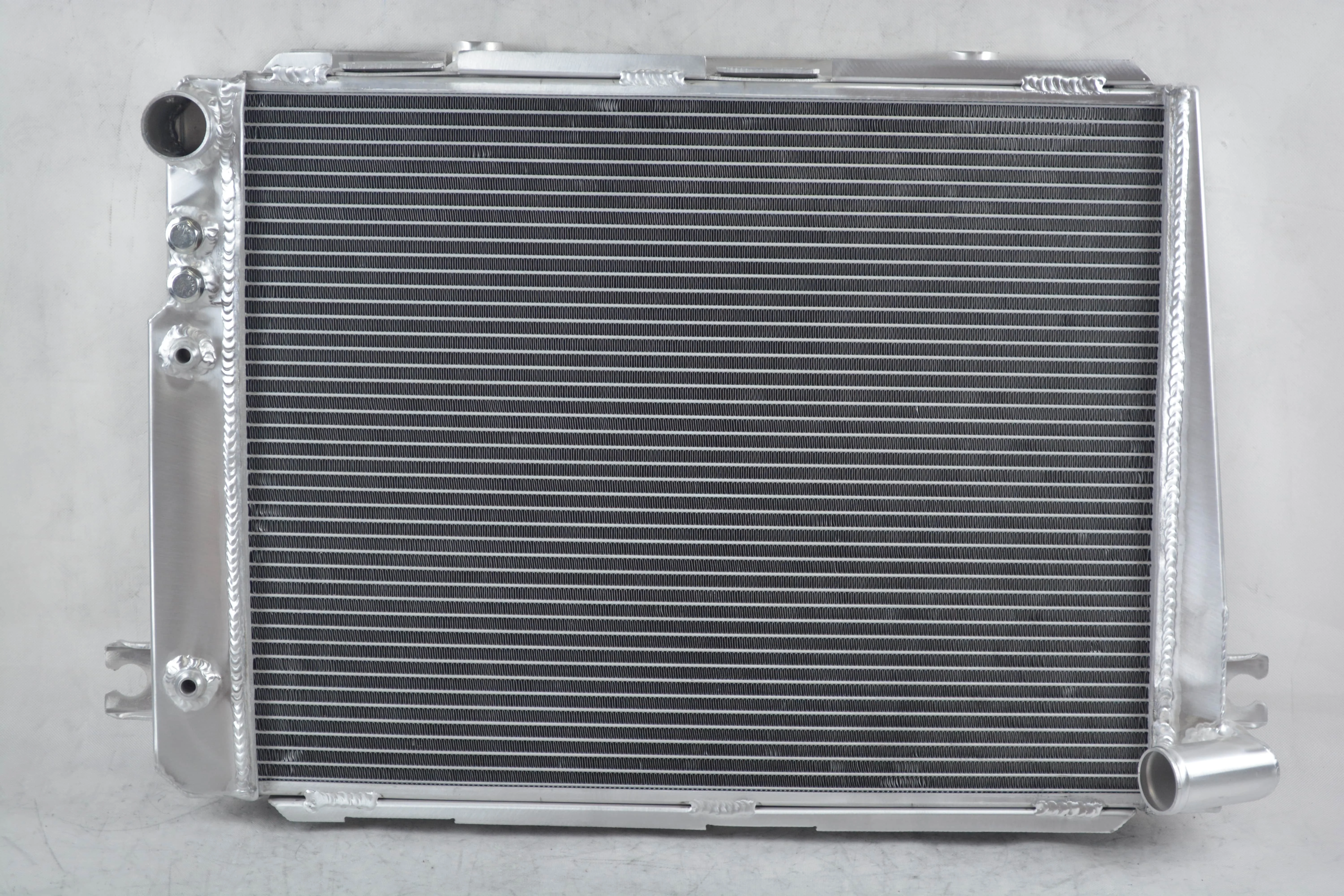 Radiatore in alluminio a 3 file per BMW serie 5 1986-1987 E28 524D/524TD L6 2.4L DIESEL a MT-image