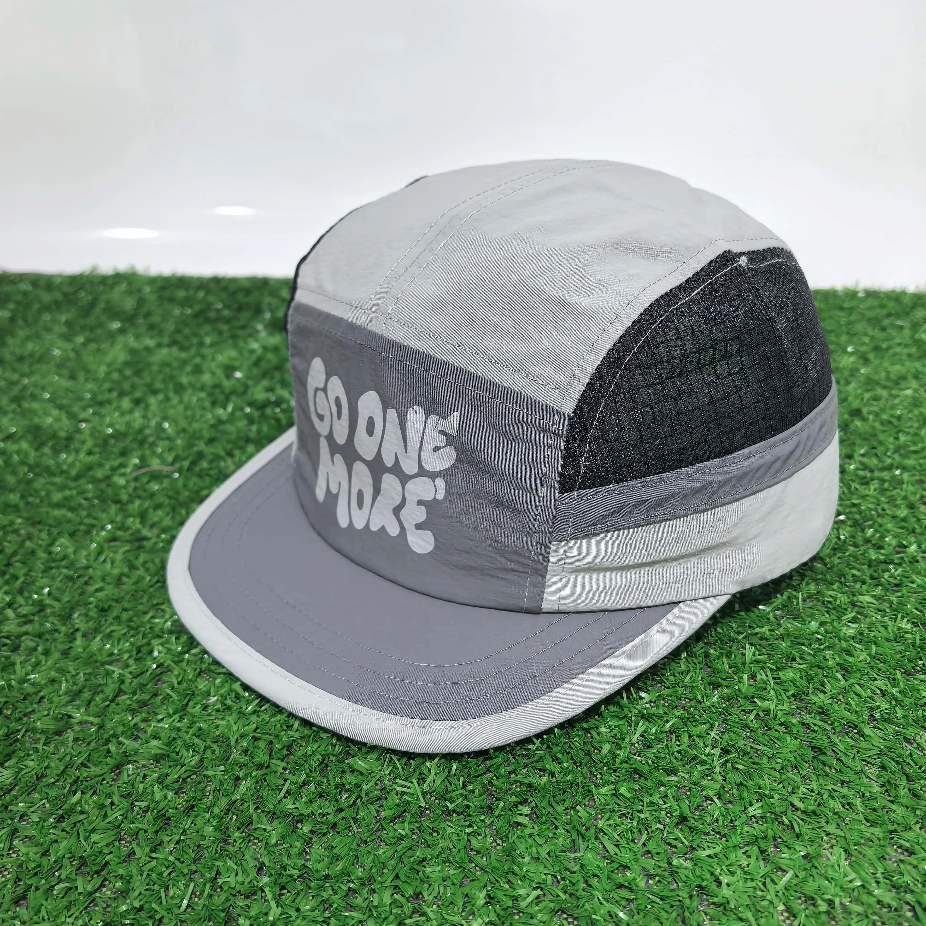 Bestseller GO ONE MORE Buchstaben-Print 5-Panel-Kappe Schnell Trocknende Mesh-Splicing Baseballkappe Outdoor-Sport Laufmützen für Männer und Frauen – Detail 6