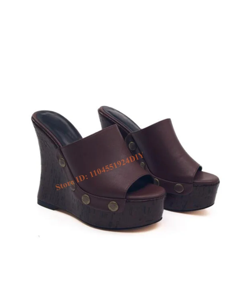 

Женские босоножки на очень высоком деревянном каблуке с заклепками на высоком каблуке, женские босоножки на танкетке, женские туфли-лодочки на высоком каблуке с металлическими заклепками