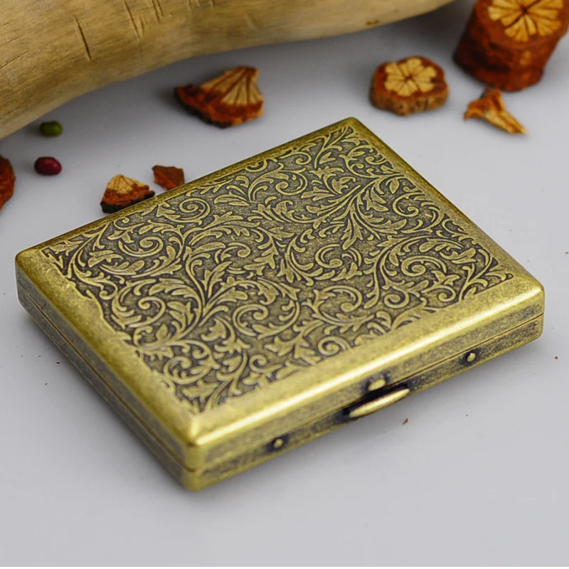 Vintage Metal Cigarette Case Box Portable 20 Cigarettes Case Holder Retro Smoke Tool Pocket Smoking Accessories with Gift Box